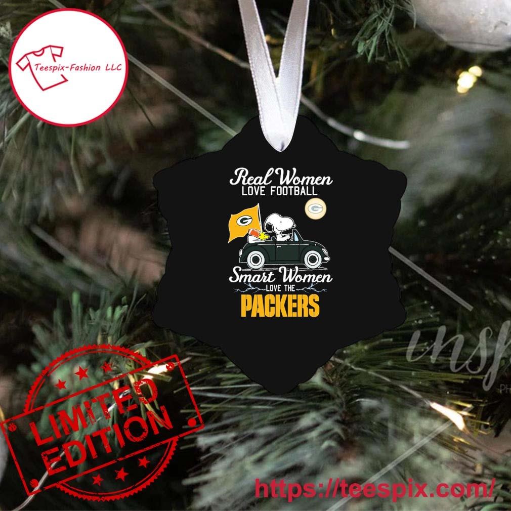 Snoopy just a girl who lover Christmas and love Green Bay Packers